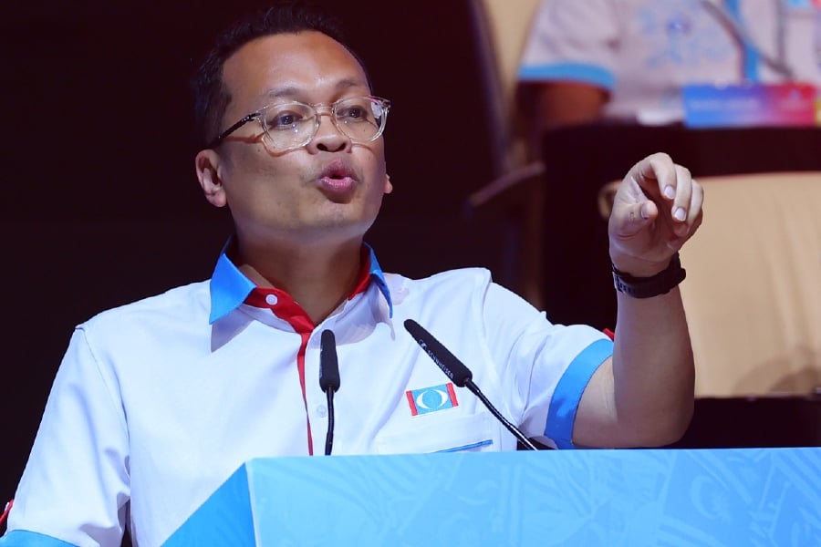 PKR vice president Nik Nazmi Nik Ahmad warned delegates and party members to avoid being condescending to people in opposition-led states, particularly Kelantan and Terengganu. - Bernama pic