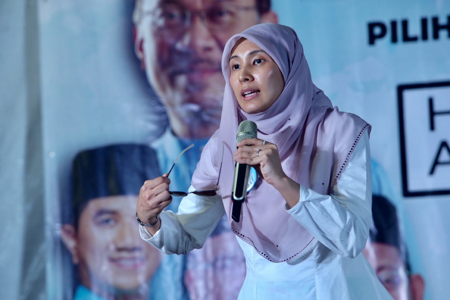 Nurul Izzah's dark glasses a symbolic gesture against Opposition ...