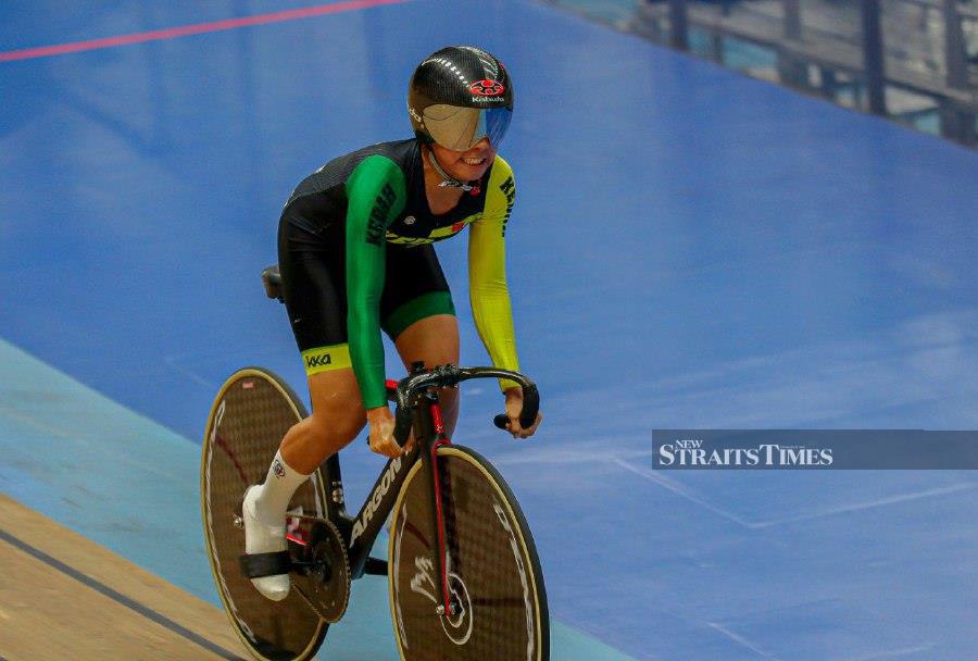 National track cycling coach John Beasley feels that Nurul Izzah Izzati Mohd Asri could be the country’s next Pocket Rocket. - NSTP file pic