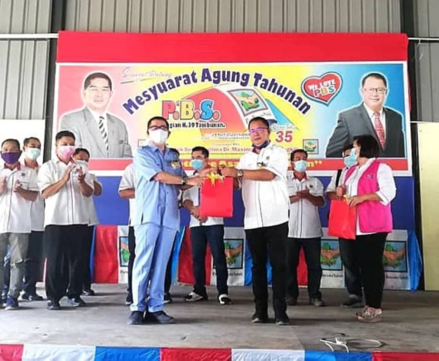 Parti Bersatu Sabah President Datuk Seri Dr Maximus Ongkili hitting the gong seven times to mark the official launch of N39 Tambunan 35th PBS Annual General Meeting on Saturday. - NSTP/courtesy of PBS
