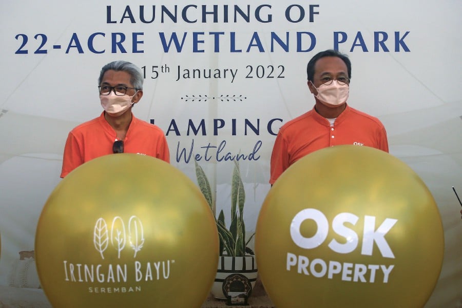 OSK Property Holdings Berhad chief executive officer Ong Ghee Bin (left) and chief operating Officer Seth Lim at the launch of the OSK Iringan Bayu Wetland Park. Bernama/Photo