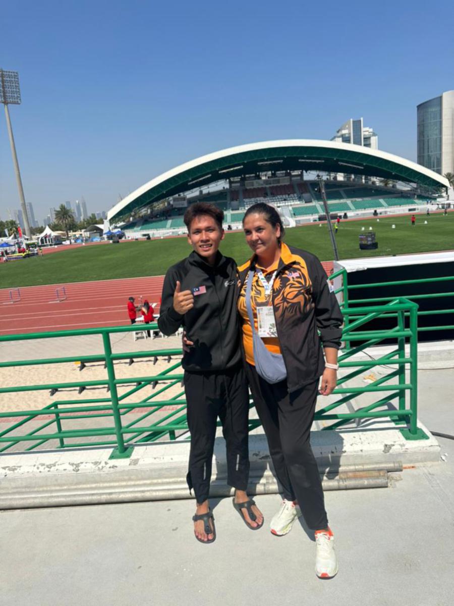  Triple jumper Ng Tak Sing delivered Malaysia's first medal in the four-day meet by leaping a personal best of 15.62m to win the bronze medal.