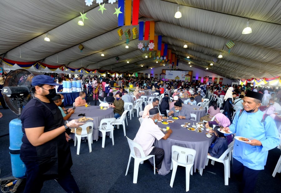 All government departments and agencies — whether at federal or state level — should emulate the step taken by the prime minister who chose not to hold the Hari Raya Aidilfitri open house at his official residence in Seri Perdana this year. - Bernama file pic