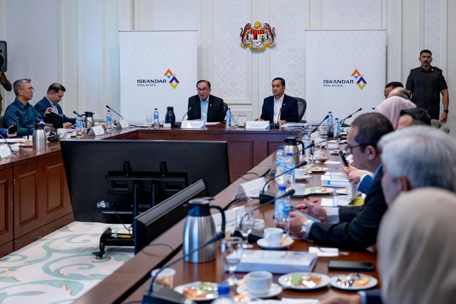Prime Minister Datuk Seri Anwar Ibrahim chairing the 32nd IRDA Members’ Meeting. Pic taken from Anwar’s Facebook