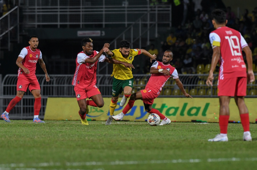 Police produced the first big shock of the 2023 Super League by edging Kedah 1-0 at Darulaman Stadium on Saturday for their first win of the season. - Bernama pic