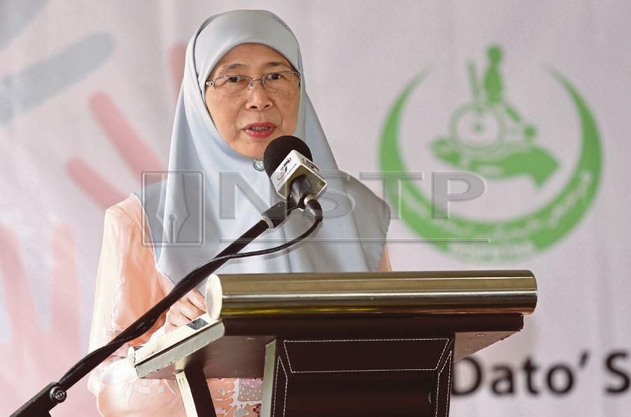 datuk seri wan azizah