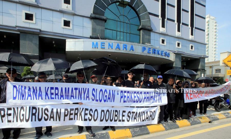 More than 200 retirees held a peaceful gathering to demand fairer disbursement of gratuity payments from the Social Security Organisation (Socso). Pic by NSTP/MOHD YUSNI ARIFFIN