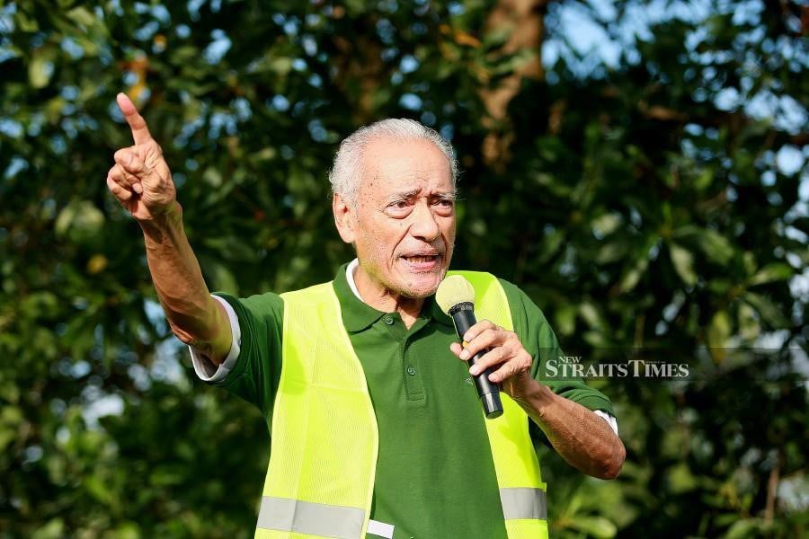 Former Selangor menteri besar Tan Sri Muhammad Muhd Taib, who is a resident in the area, said the project would have an impact on traffic congestion and could lead to flooding in the area. - NSTP / FAIZ ANUAR 