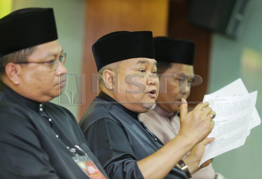 (File pix) Pertubuhan Pribumi Perkasa (Perkasa) president Datuk Dr Ibrahim Ali (centre). Pix by NSTP/Nurul Syazana Rose Razman 