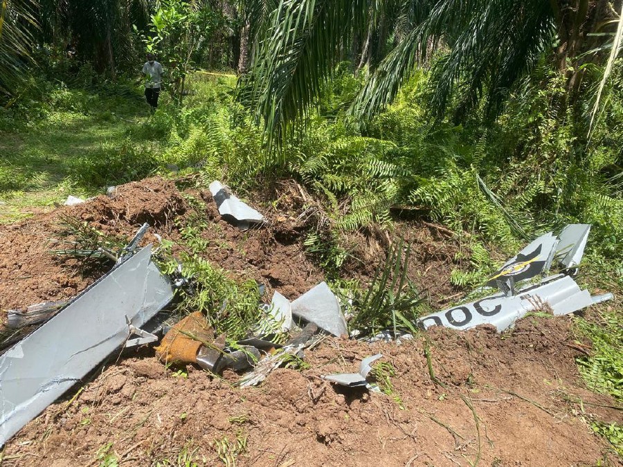The preliminary crash report on the Kapar air crash on Feb 13 suggests that the Blackshape BK 160TR likely broke up mid-flight.- File pic (Bomba)