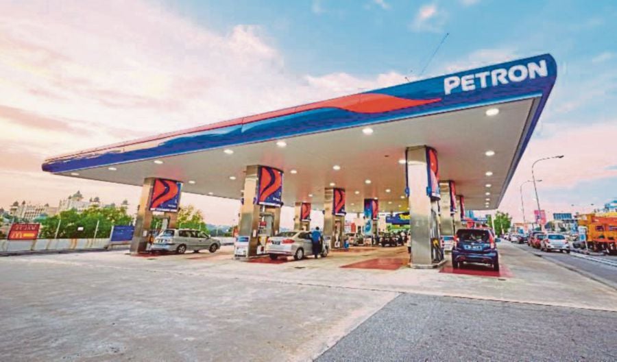 Petron Malaysia Refining and Marketing Bhd achieved a net profit of RM41.4 million for the fourth quarter (4Q) ending Dec 31, 2023, rebounding from a net loss of RM21.4 million in the previous year. NSTP/EMAIL