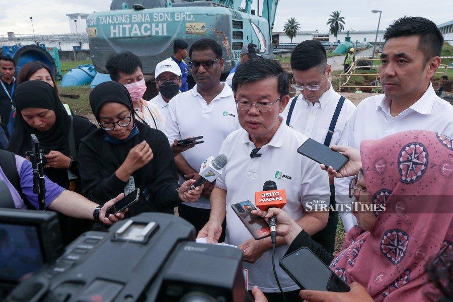 The Chief Minister of Penang, Chow Kon Yeow was met by the media when inspecting the replacement works of two 1.2 meter control valve units aSungai Dua Water Treatment Plant (WTP) on 9 January 2024. - NSTP/DANIAL SAAD