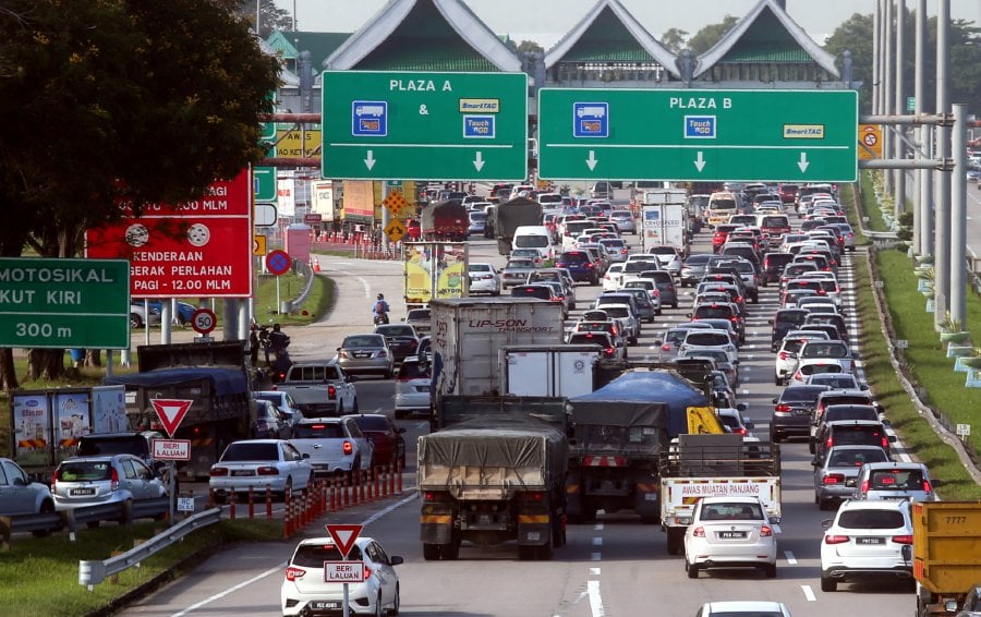 PLUS Malaysia Berhad (PLUS) aims to minimise congestion at all its 1,100 lanes across 94 Toll Plazas nationwide. - NSTP file pic