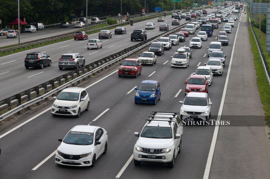  Plus Malaysia Bhd will improve 18 Smart Lane locations on the North-South Expressway to ensure smooth traffic flow during Aidilfitri celebration - FILE PIC