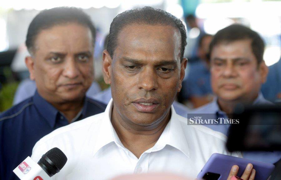 Human Resources Minister Datuk Seri M. Saravanan said today the discussions between the two ministries was to find a solution prudently before any decision is adopted.- NSTP/DANIAL SAAD