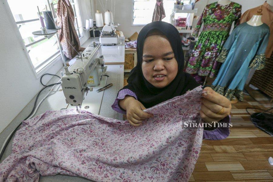  Nurul Izzah says she received 50 orders for the upcoming Hari Raya celebration. -NSTP/DANIAL SAAD