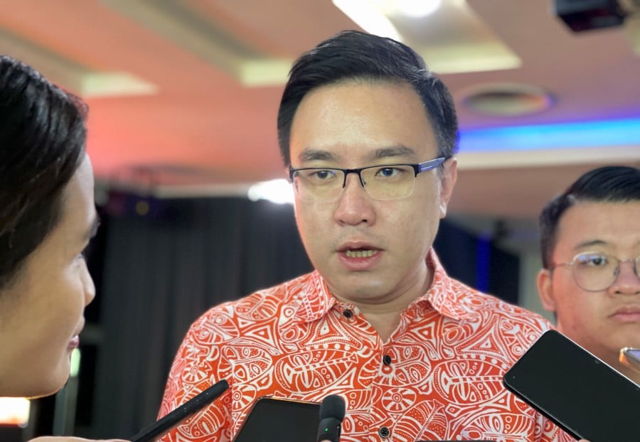 KOTA KINABALU: Sabah State Industrial Development and Entrepreneurship Minister Datuk Phoong Jin Zhe said that the congestion at the main shipping port here has been brought to the cabinet on Wednesday. — STR/MOHD ADAM ARININ