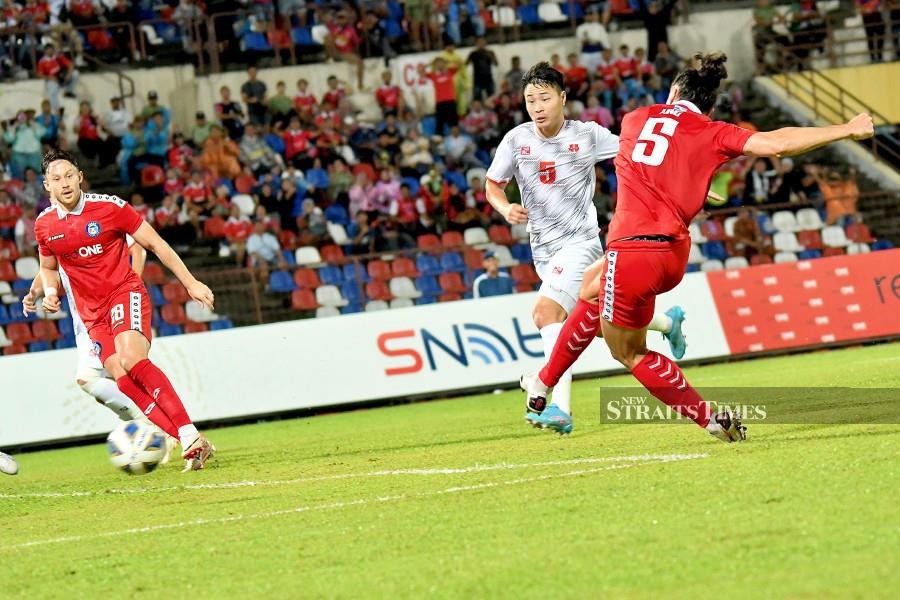 Sabah are well on their way to advancing to the next stage of the AFC Cup after securing a convincing 4-1 victory over Vietnam's Hai Phong in Kota Kinabalu today. NSTP/MOHD ADAM ARININ