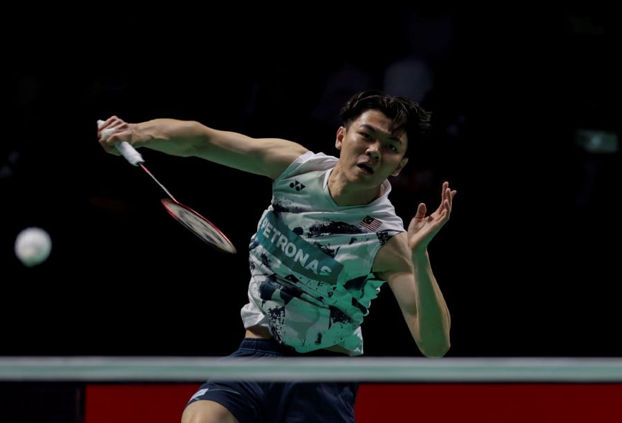 Lee Zii Jia got Malaysia off to a flying start when he hammered Kenta Nishimoto 21-13, 21-3 to put Malaysia 1-0 up in the Thomas Cup quarter-final against Japan. BERNAMA PIC