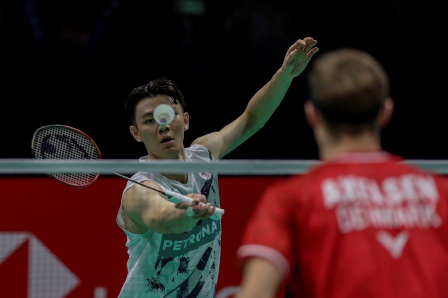Lee Zii Jia, the world No. 10 fought hard and nearly staged a superb comeback, but it was not enough to subdue Denmark's world No. 1 Viktor Axelsen, in Malaysia's final Group D tie of the Thomas Cup in Chengdu. BERNAMA PIC