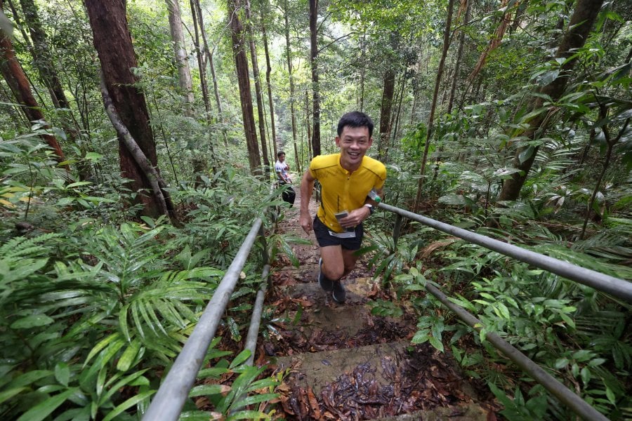 LANGKAWI : A participant takes part in the BDB Climb Langkawi Championship 2024 held at Gunung Raya. — BERNAMA
