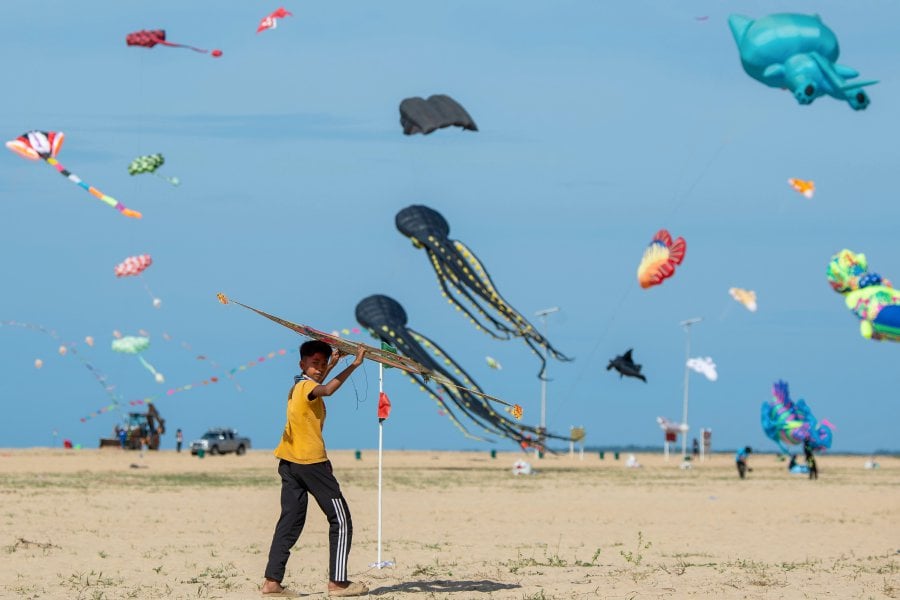 TUMPAT: A child flies a kite while attending the 14th Kelantan International Wau Festival at Geting Beach. — BERNAMA