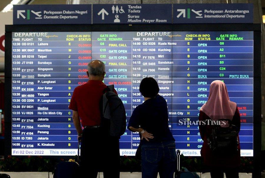 The government is willing to consider subsidies for flight tickets for tertiary students flying between Peninsula and Sabah and Sarawak. - NSTP/MOHD FADLI HAMZAH