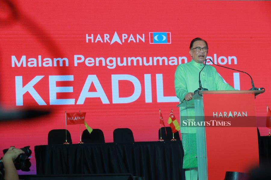 Prime Minister and PKR president Datuk Seri Anwar Ibrahim announced tonight that Selangor caretaker Menteri Besar Datuk Seri Amirudin Shari would defend his Sungai Tua state seat. - NSTP/ASYRAF HAMZAH