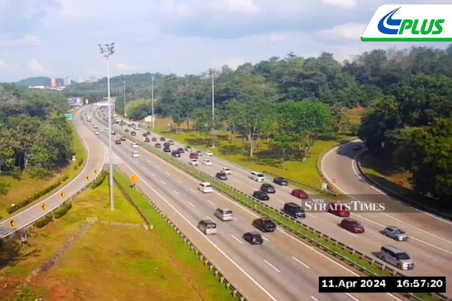 The traffic situation on several major highways is reported to be slow moving, especially at the North-South Expressway (PLUS) northbound from Kulai to Sedenak, the Simpang Renggam layby to Ayer Hitam and in the opposite direction near the Seremban Rest and Service area to Senawang. _ PIc courtesy from Plus Trafik X (Twitter)