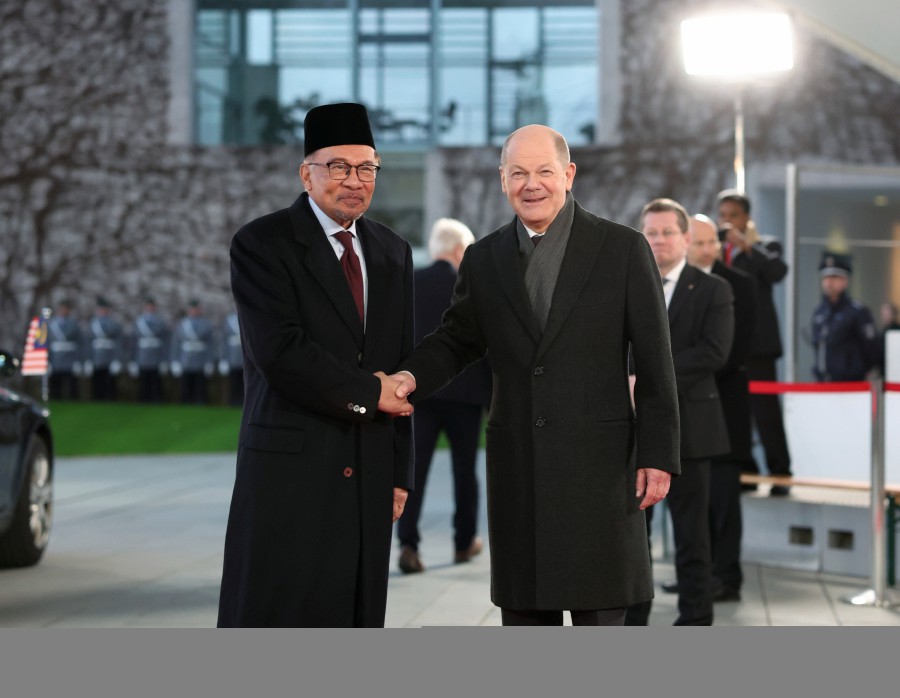 Speaking at a press conference after a four-eyed meeting with German Chancellor Olaf Scholz at the Federal Chancellery, Anwar said Germany has been Malaysia’s largest trading partner since the 2000s within the European Union, while Malaysia has been Germany’s largest trading partner among Asean member states. - Bernama pic