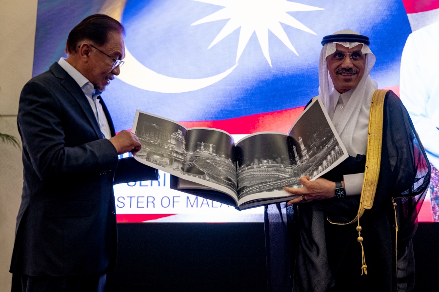 In his message to the business community in Saudi Arabia, Anwar asked them to continue to look at Malaysia as their preferred investment destination. - Pic courtesy of PMO
