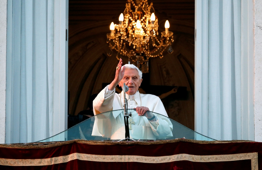FILE PHOTO: Pope Benedict XVI blesses the faithful for the last time from the balcony of his summer residence in Castel Gandolfo February 28, 2013. (Photo by REUTERS/ Tony Gentile/File Photo)