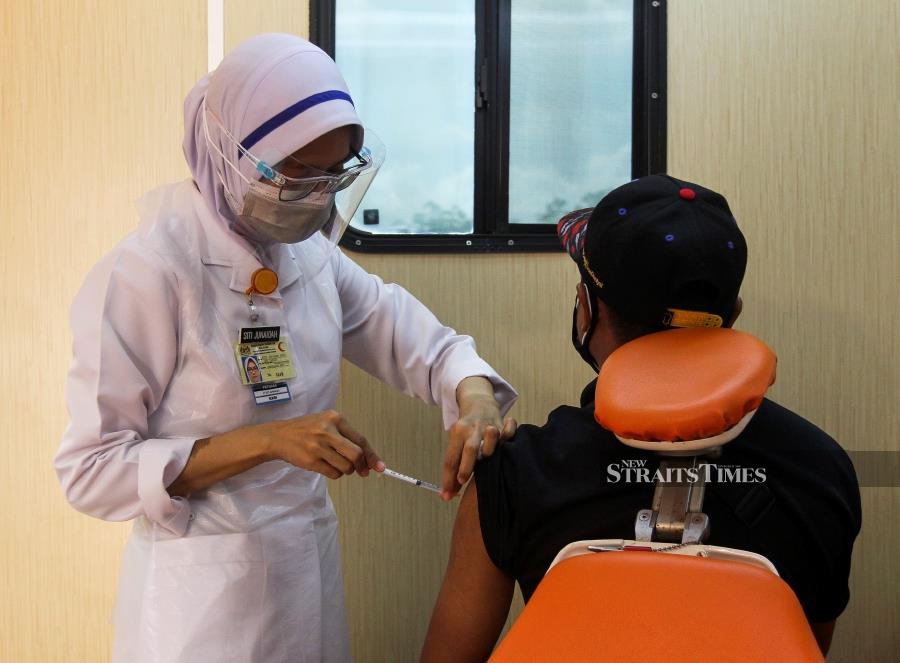 Based on statistics by the Special Committee on Covid-19 Vaccine Supply Access Guarantee (JKJAV), a total 197,963 doses were administered yesterday. - STR/AZRUL EDHAM MOHD AMINUDDIN