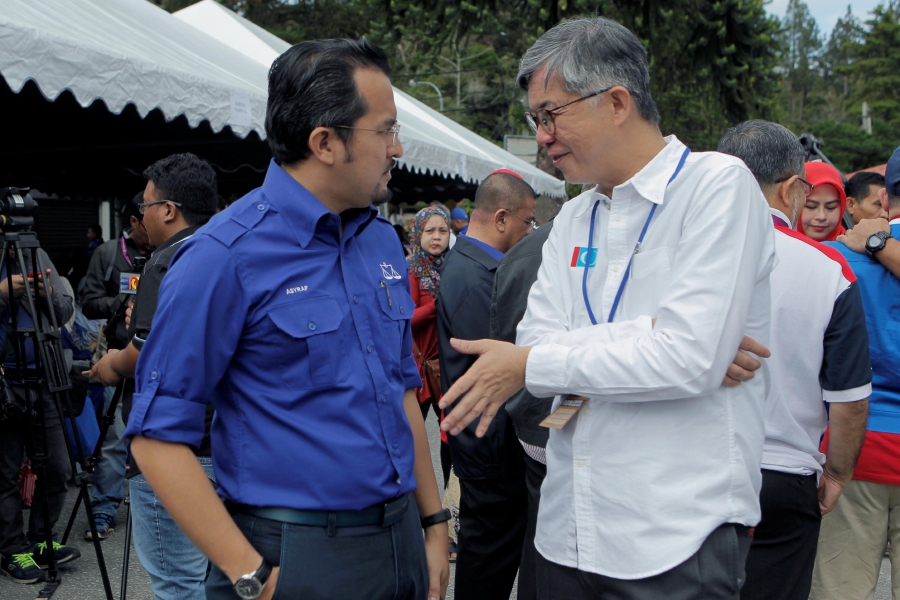PKR vice-president Tian Chua has apologised to the Orang Asli community in Cameron Highlands after a senator from his party allegedly threatened village chiefs to support Pakatan Harapan in the by-election. (NSTP Archive)
