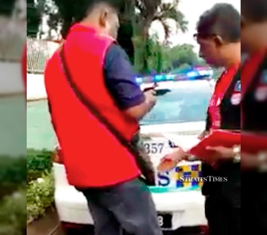 The Youth wing of Perak Parti Pribumi Bersatu Malaysia (Bersatu) today condemned the uncouth behaviour of a group of individuals who searched a police patrol car on polling day in Rantau yesterday. Pic by NSTP/ Courtesy of NSTP readers