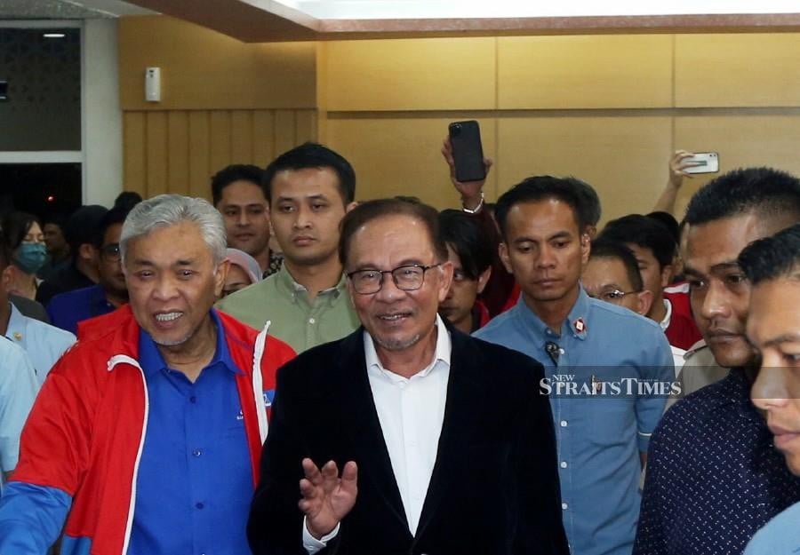 Prime Minister Datuk Seri Anwar Ibrahim has expressed his hope for all political quarters to respect the people’s mandate following the result of the six states election. -NSTP/HAIRUL ANUAR RAHIM