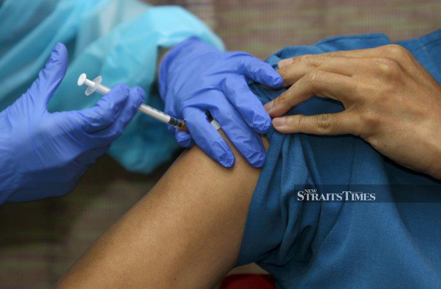 There are 62,837 medical frontliners who have yet to receive their Covid-19 vaccination. - NSTP/MOHAMAD SHAHRIL BADRI SAALI