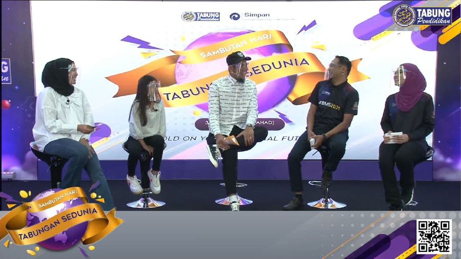 Hawa Rizwana and Jihadullah hosting Chit Chat Hari Tabungan Sedunia together with celebrities including Nabil Ahmad and his family at the closing ceremony of Bulan Menabung Simpan SSPN (BMS) 2021 in conjunction with World Savings Day streamed via PTPTN's official Facebook page today.