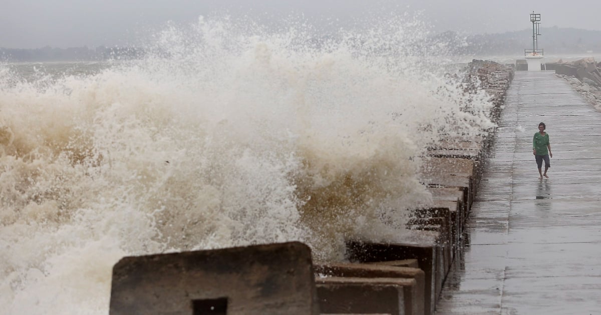 Terengganu fishermen grounded following Pabuk tropical storm | New ...