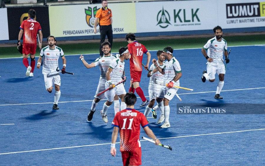 The Pakistan players celebrated a goal at the 59th minute in the 30th Sultan Azlan Shah Cup Hockey Championship at Azlan Shah Stadium in Ipoh. - NSTP/L.MANIMARAN