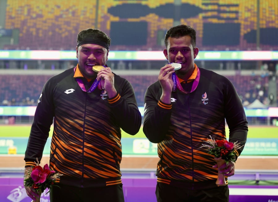 Malaysia achieved a 1-2 in the men’s shot put with Ziyad (left) taking the gold on 16.65m, while teammate Aliff Mohamad Awi came in second on 13.75m. Thailand’s Boonkong Sanepoot (13.67m) completed the podium. - Bernama pic