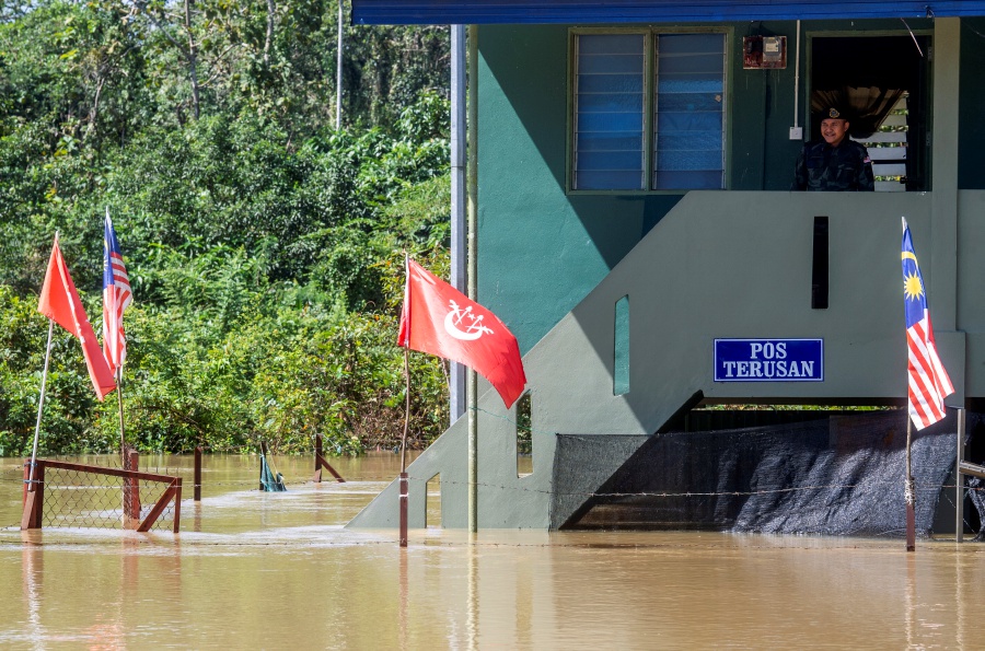 Fourteen villages in the district remained inundated by between 0.5 to 1.1m of floodwater today.  - Bernama pic
