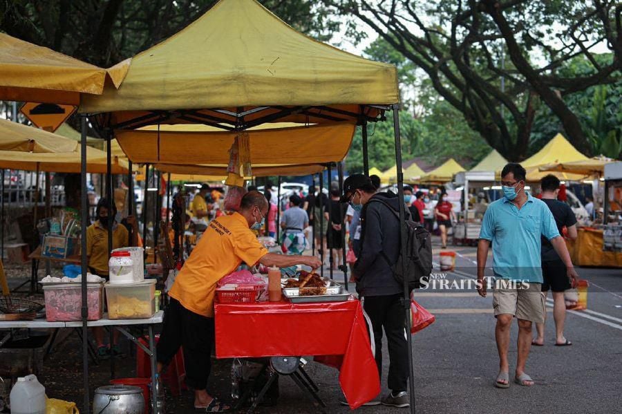 As authorities struggle to strike a balance between lives and livelihood, many feared that reopening pasar malam could be a misstep in attempts to stem the spread of Covid-19. -  NSTP/ASWADI ALIAS.