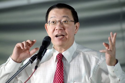 The Penang government will remunerate civil servants in the state a half month year-end bonus or a minimum RM700. Chief Minister Lim Guan Eng said some 4,200 civil servants would benefit from this year-end incentive. Pix by Shahnaz Fazlie Shahrizal
