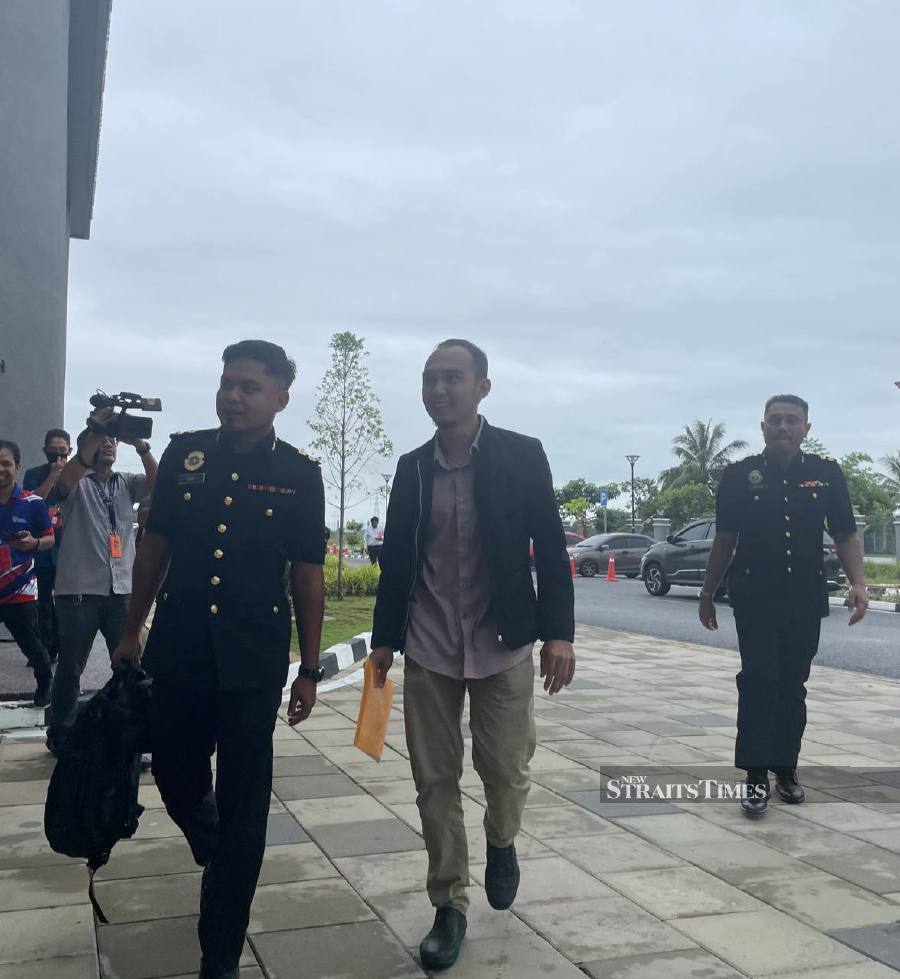 The son of Perlis Menteri Besar Mohd Sukri Ramli, Syafeeq Mohd Shukri, claimed trial to a charge of submitting false claims at the Kangar Sessions Court today.