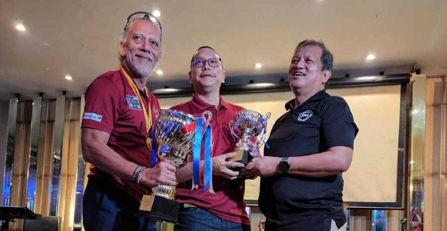 Sabah State Assistant Tourism, Culture and Environment Minister Datuk Joniston Bangkuai (right) presenting the trophies to News Straits Times Senior News Editor Najmuddin Najib (centre) and National Press Club President Datuk Ahirudin Attan at the prize giving ceremony of the "Sabah Media/National Press Club Goodwill Games 2022" where NPC emerged the overall champions.