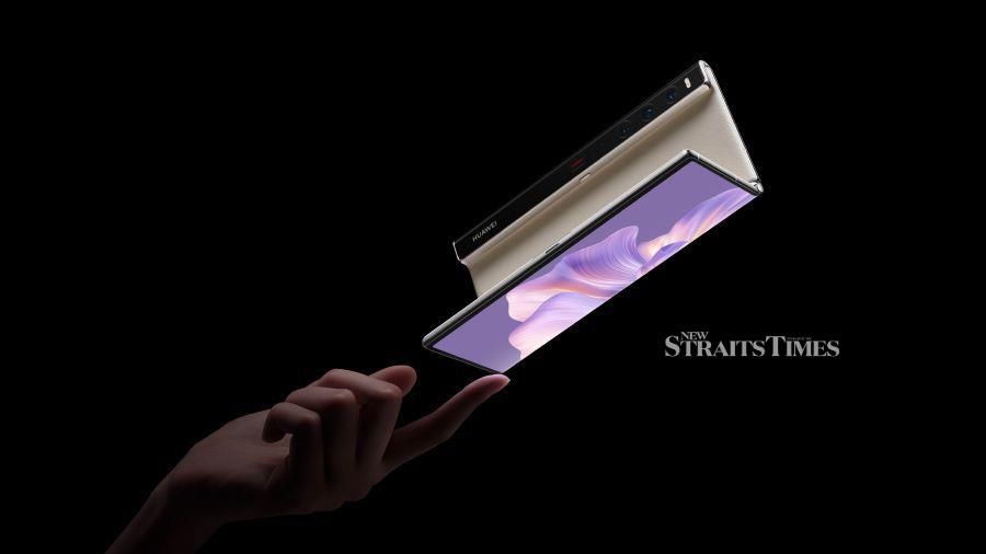 A foldable smartphone with a New Falcon Wing design and Double-rotating Falcon Wing hinge.