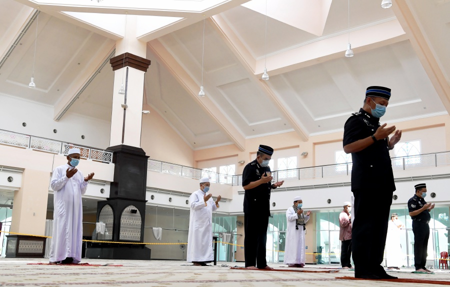 State police chief Datuk Sahabudin Abdul Manan said checks showed all the mosques involved in holding Friday prayers had adapted and practised the SOP set such as providing hand sanitisers and recording body temperatures. - Bernama pic