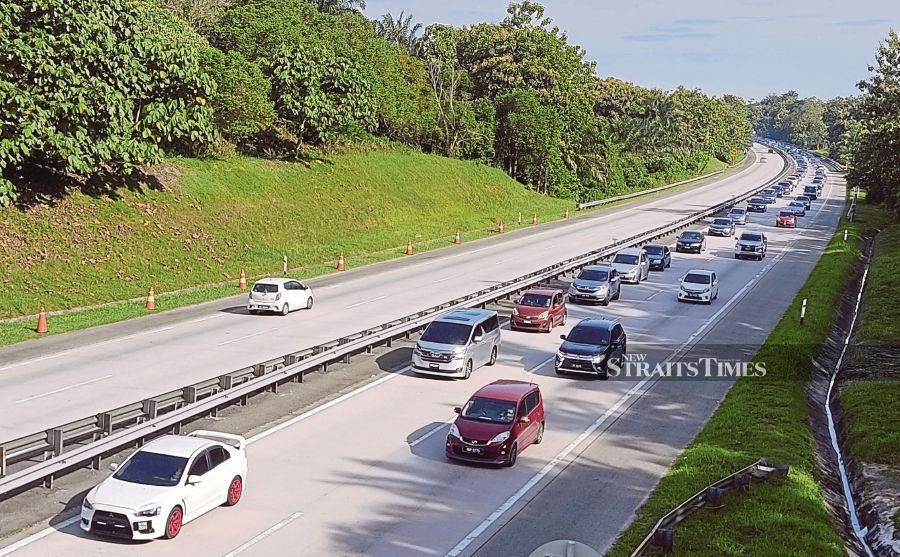 Subject to current traffic conditions, Plus said SmartLanes will be activated on the route between the Senai Utara Interchange to the Kulai Interchange (KM19.0 to KM27.0 - Northbound) starting today until Jan 1, 2024, from 8am to 6pm. - NSTP file pic