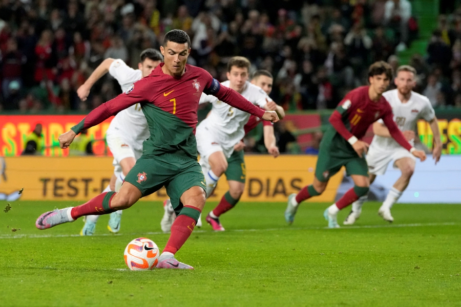 Ronaldo breaks men's international caps record, scores double | New ...